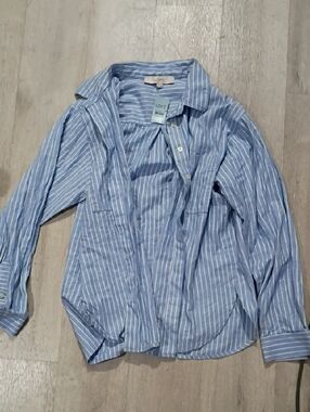 LOFT Men's Light Blue and White Striped Button-Down Shirt